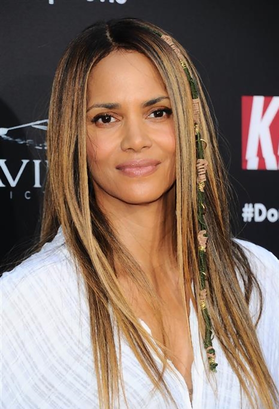 Halle-Berry-Kidnap-Movie-Premiere-Red-Carpet-Fashion-